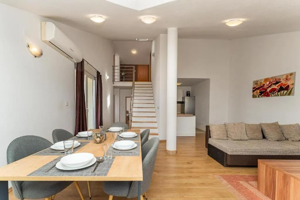 Apartments Villa Mirela Petrčane