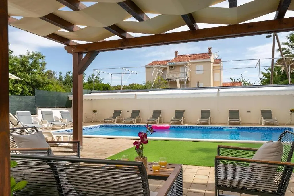 Apartments Villa Mirela Petrčane Kroatien