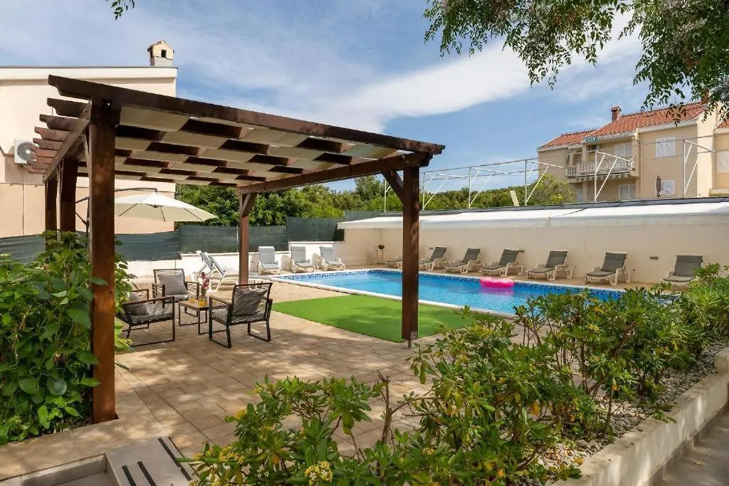 Apartments Villa Mirela Petrčane Kroatien